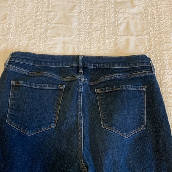 Old navy mid rise curvy jeans. - Picture 5 of 6